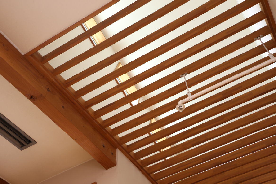 施設内天井の写真