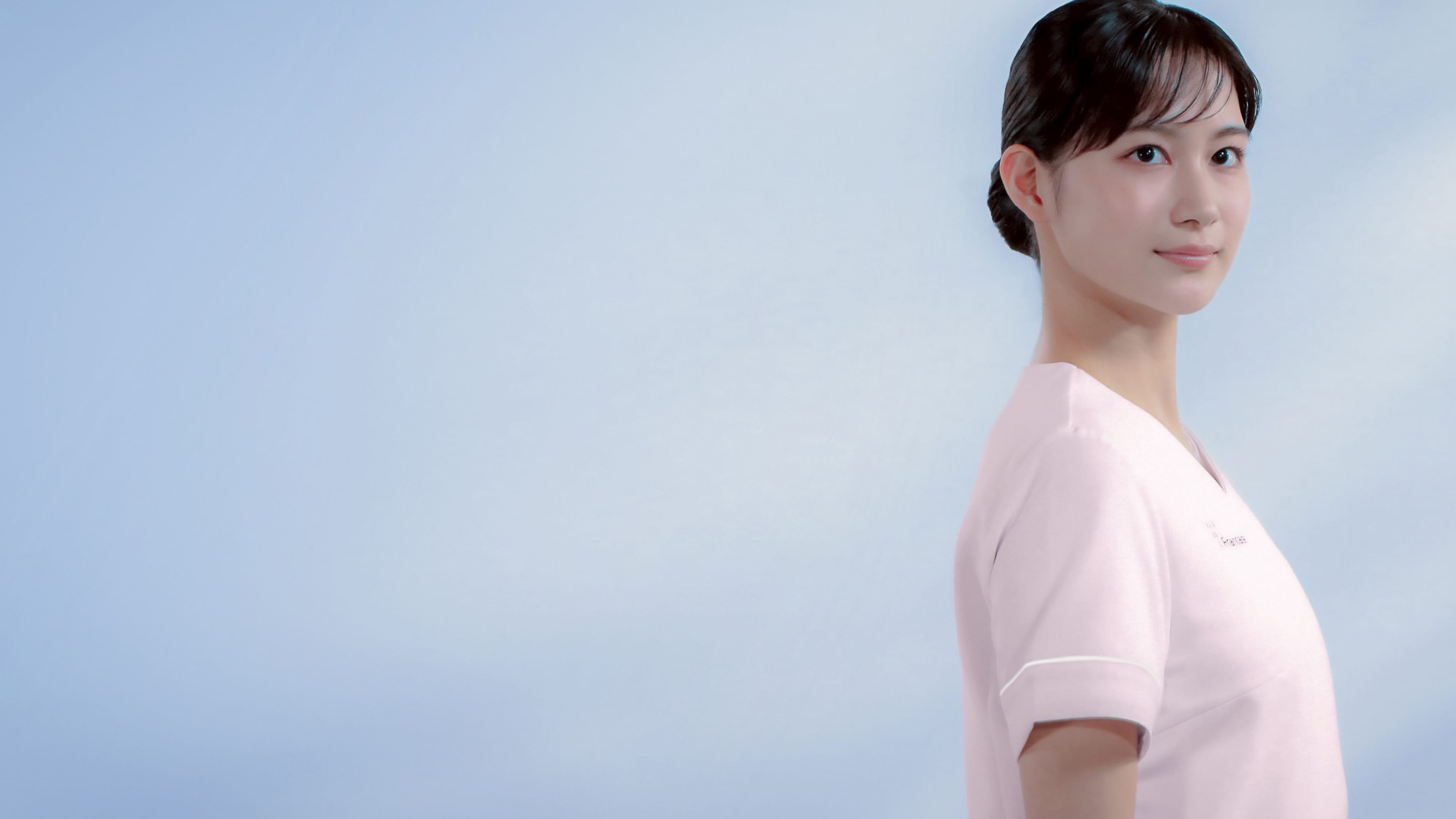 白衣を着た女性の写真