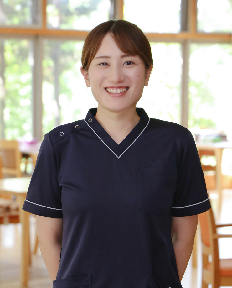 看護職員大須賀さん女性の上半身