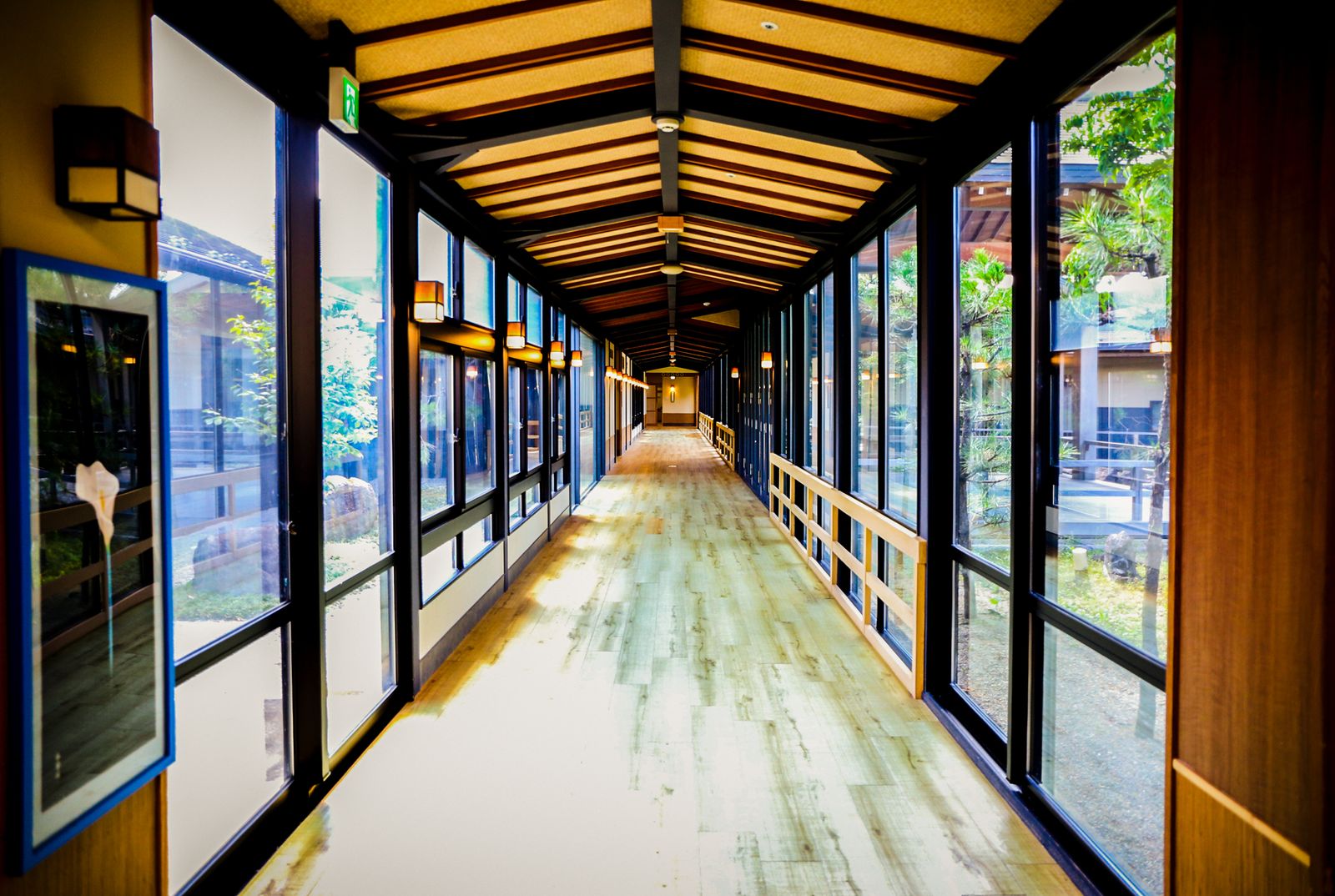 介護施設内の廊下の写真